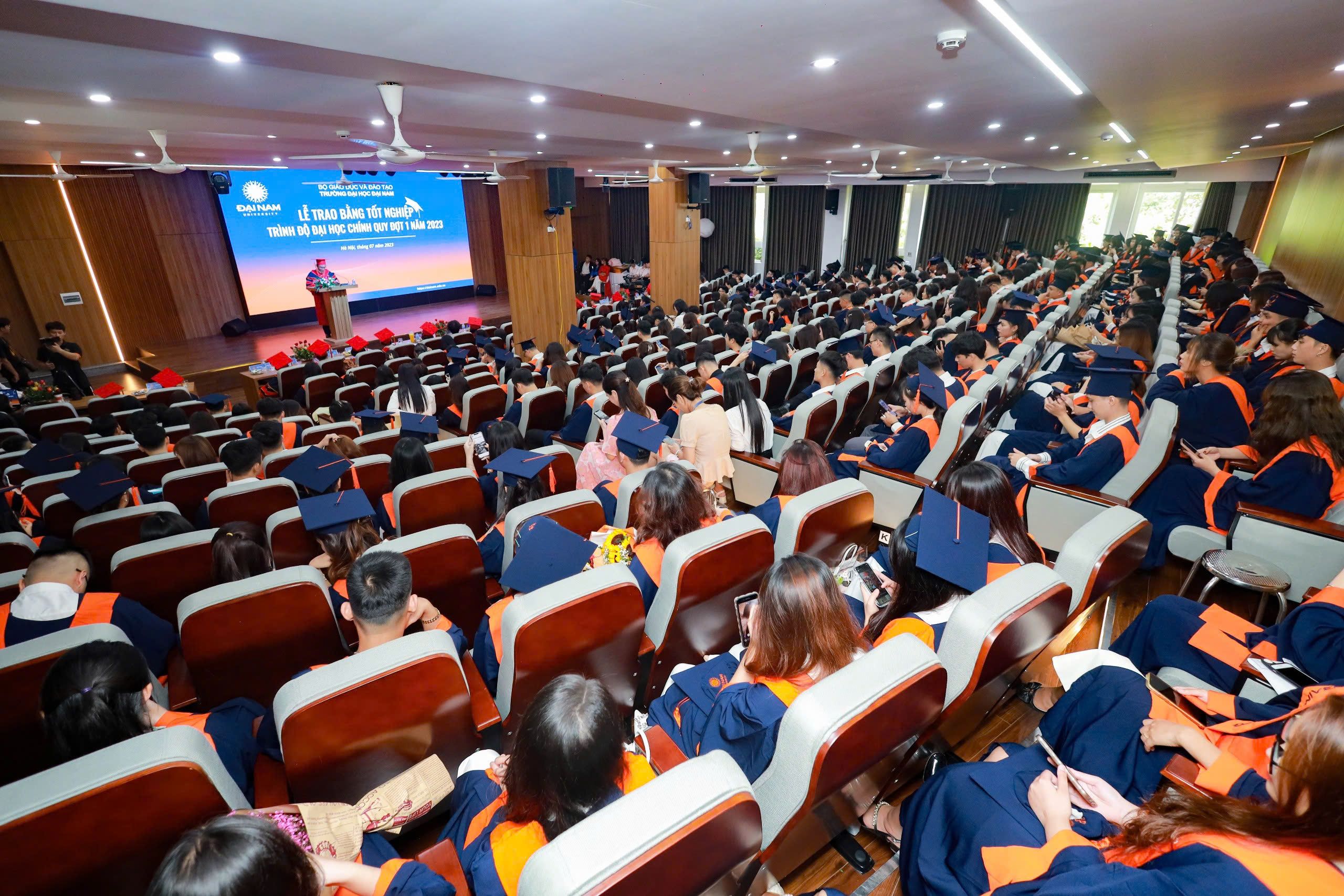 Chúc mừng tân cử nhân - Trường Đại học Đại Nam